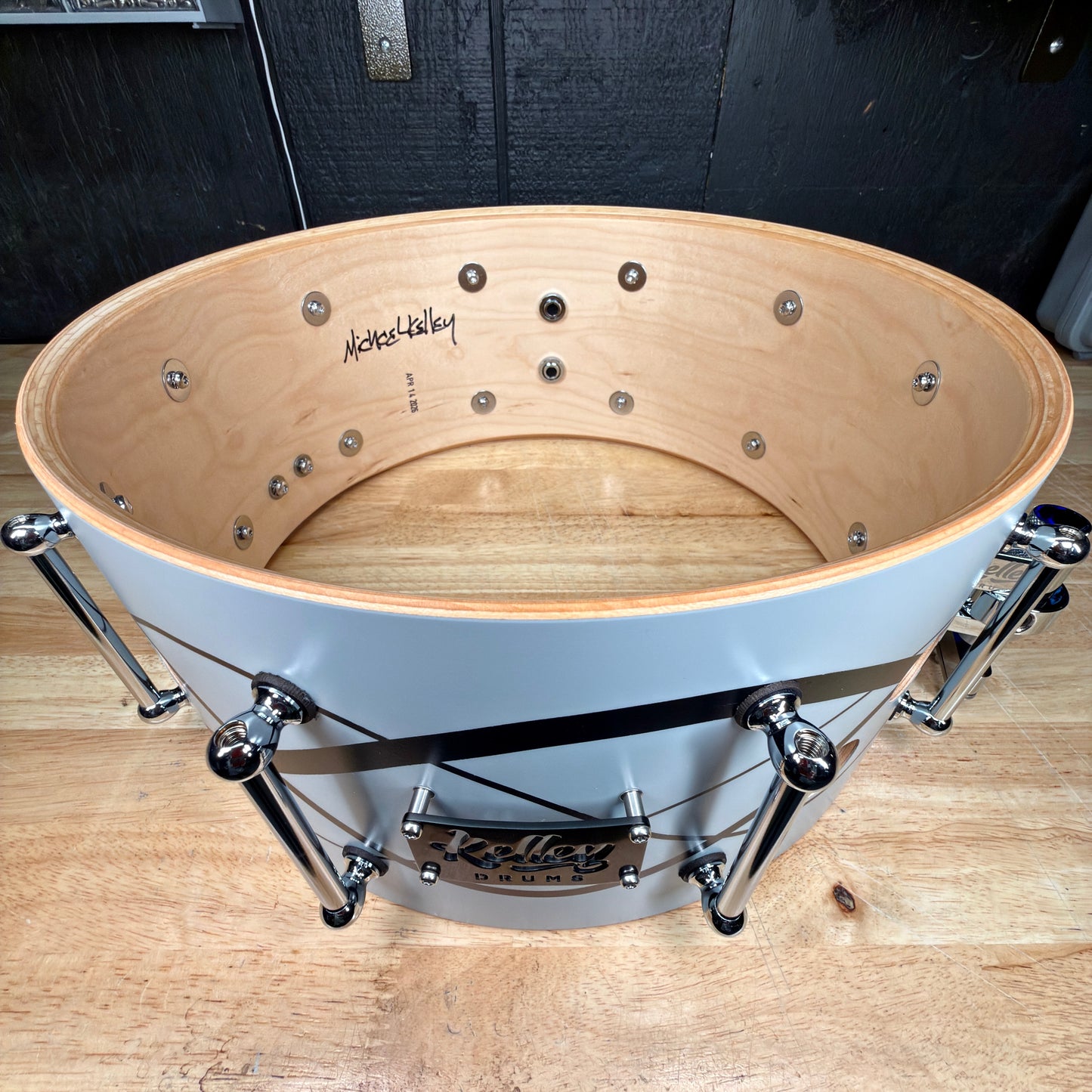 Vented 6.5x14, grey and black snare drum